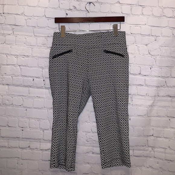 Soho Apparel Pants - Soho Apparel Black & White Zipper Capris size S